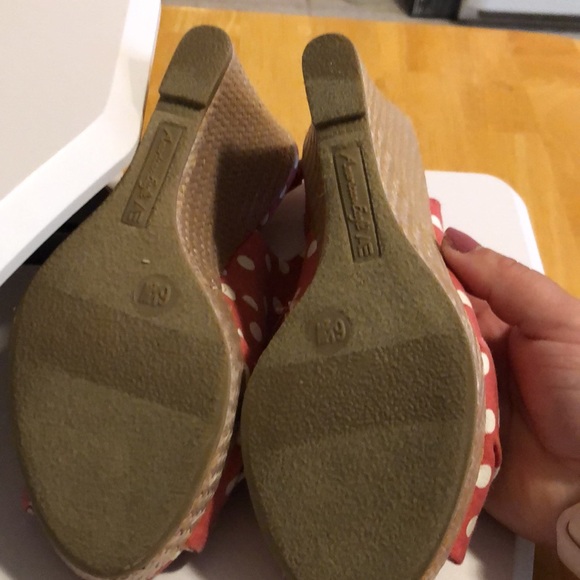 AmericanEagle 6.5 wedges polka dot salmon pink - Picture 5 of 5